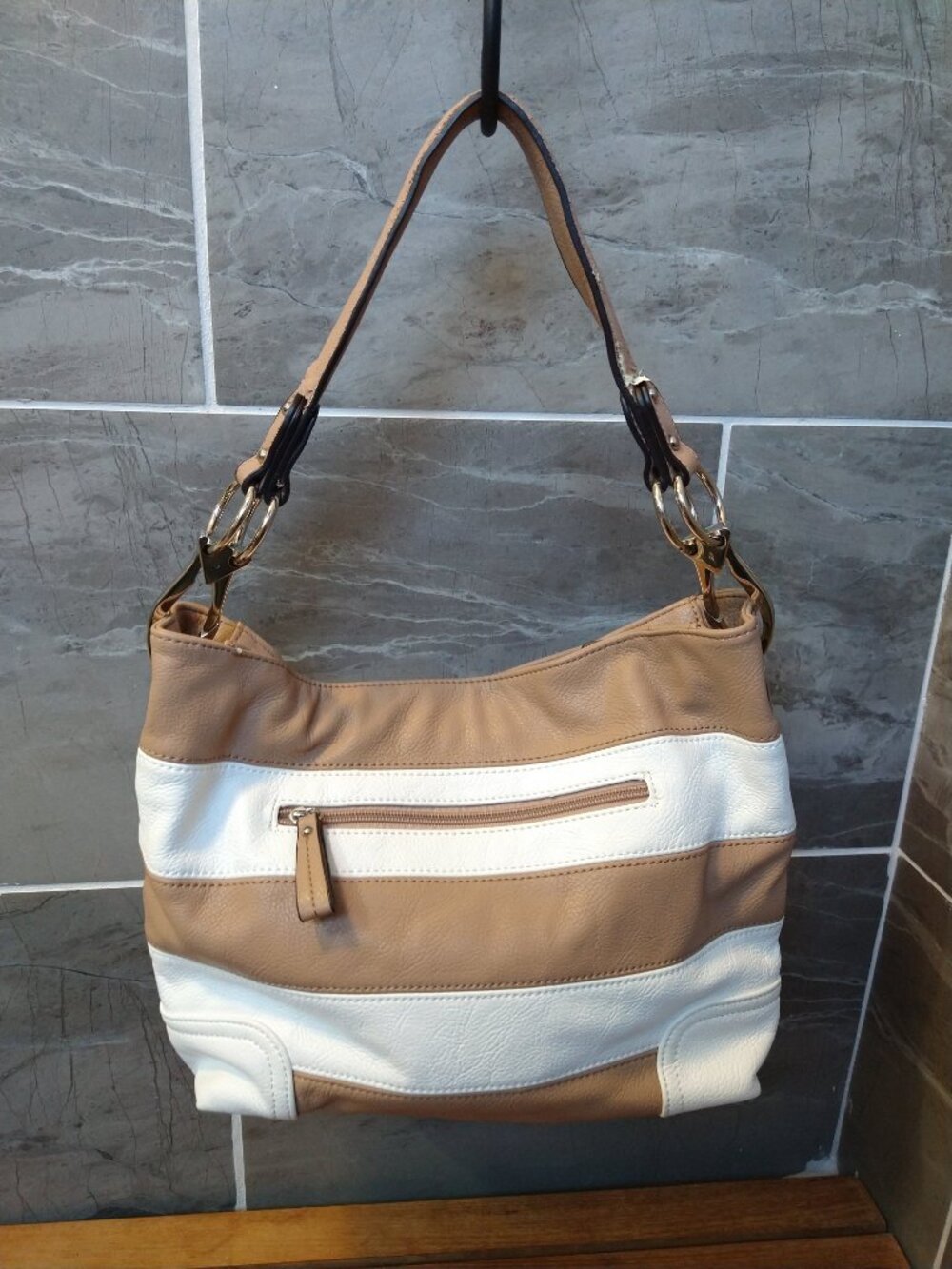 Tan and White Non-leather, Unbranded Hobo Purses - Picture 3 of 9